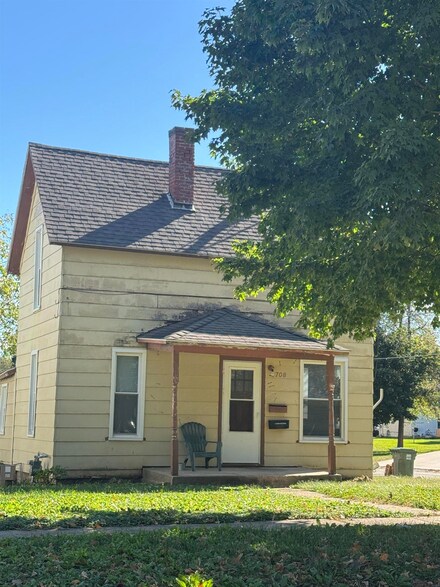 708 Freeman St, Charles City, IA 50616