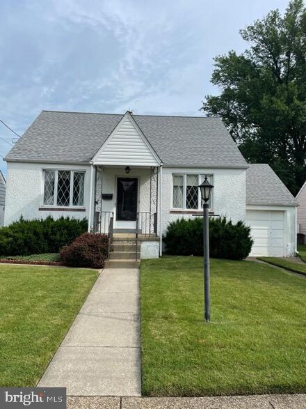 1809 W High St, Haddon Heights, NJ 08035