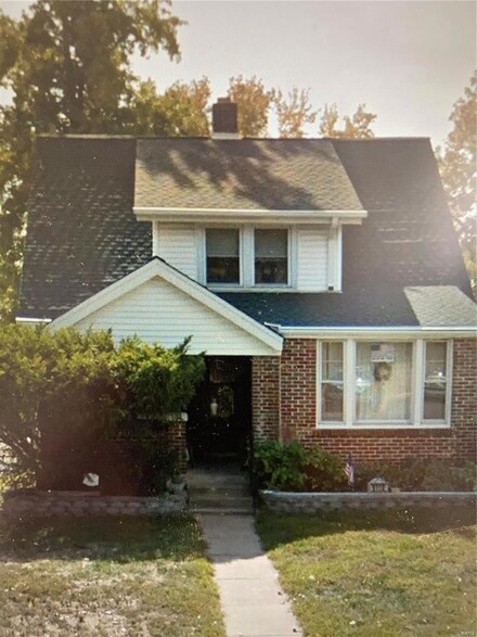 9110 White Ave, Saint Louis, MO 63144
