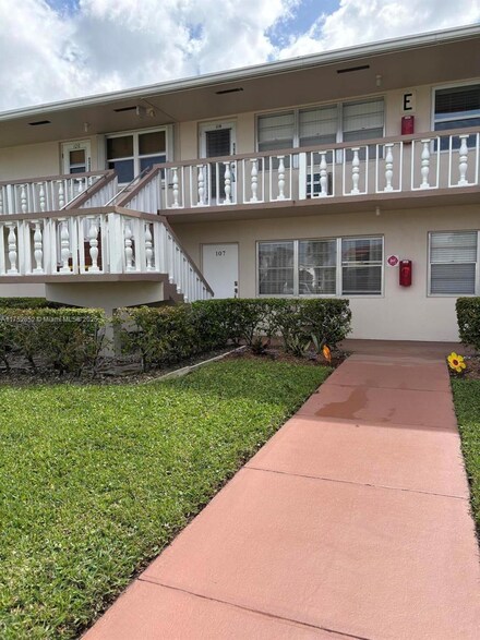 107 Waltham E Unit 107, West Palm Beach, FL 33417