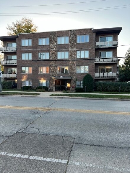 435 Ridge Rd Unit 102, Wilmette, IL 60091