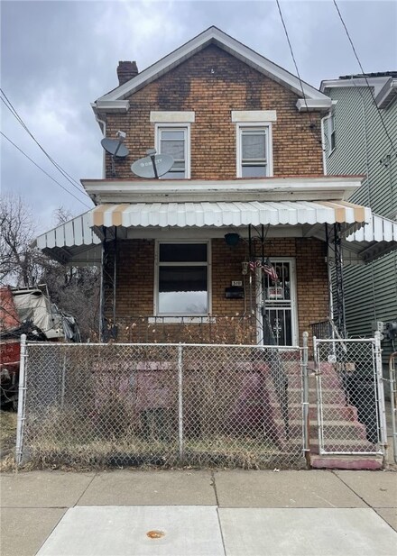 310 5th Ave, Braddock, PA 15104