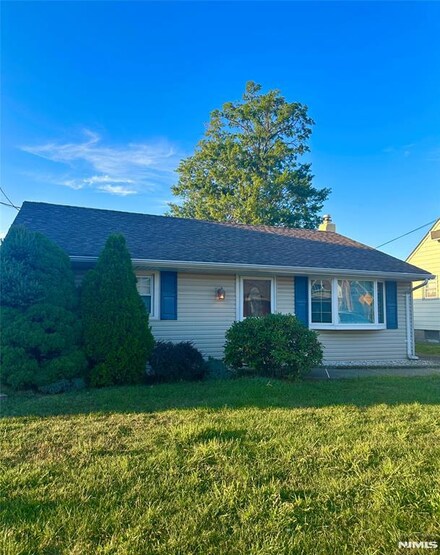 309 President St, Saddle Brook, NJ 07663