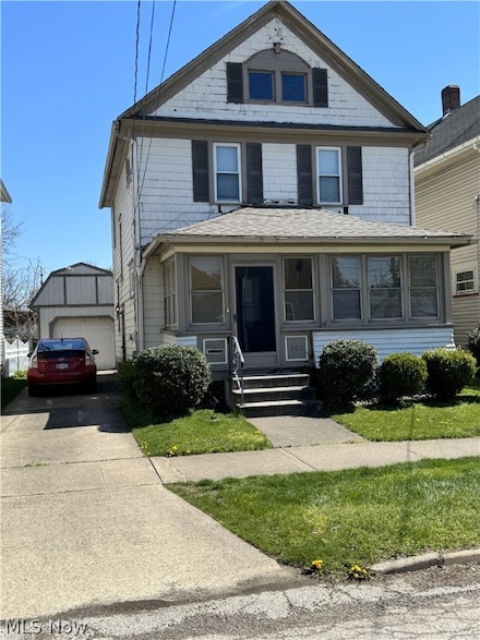 303 5th St NW, Barberton, OH 44203