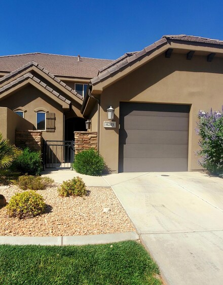 4205 Torrey Pines Dr, Washington, UT 84780