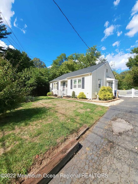 1 Holmes Terrace, Freehold, NJ 07728