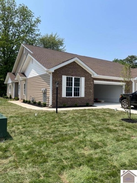 373 Villa Ridge Dr, Paducah, KY 42003