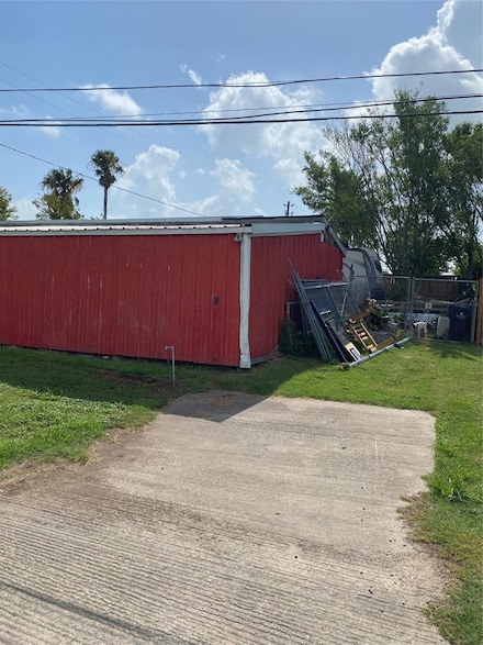 119 3rd St, Dickinson, TX 77539