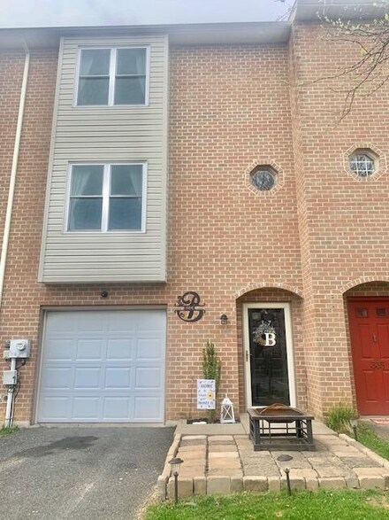 337 W 2nd St, Alburtis, PA 18011