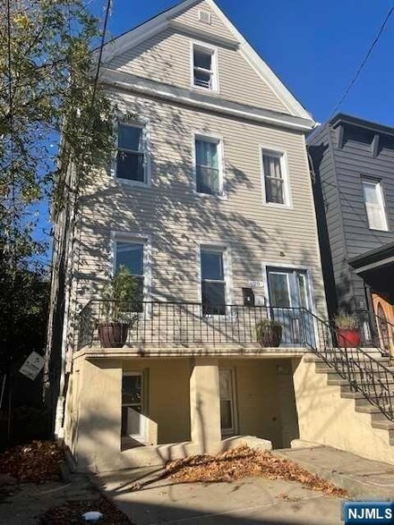 20 Linden Ct Unit 1, Jersey City, NJ 07305