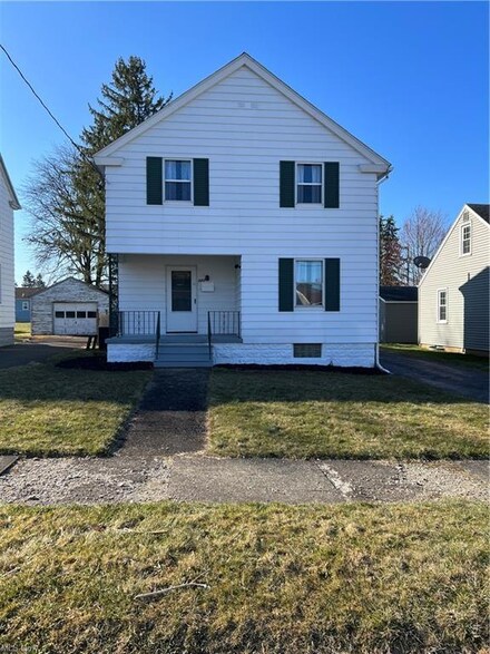 422 W Wilson St, Struthers, OH 44471