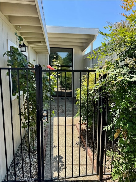 1 Paddle Ct, Sacramento, CA 95833