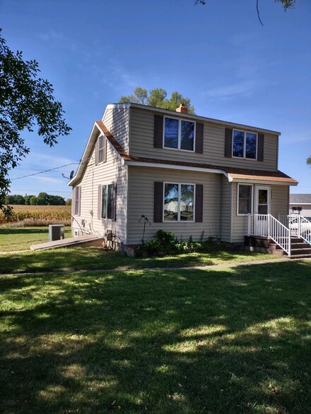 251 8th Ave S, Madison, MN 56256