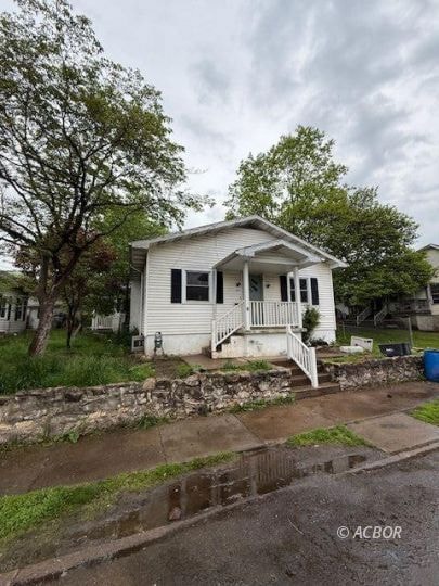 64 Spring St, Glouster, OH 45732