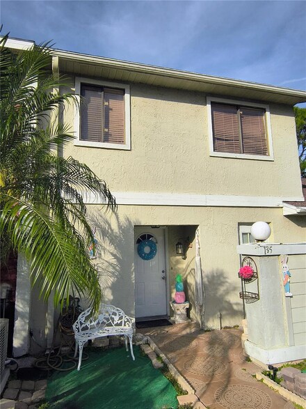 135 Pine Island Cir, Kissimmee, FL 34743