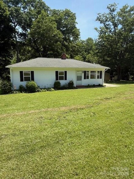 5949 Flat Creek Rd, Kershaw, SC 29067