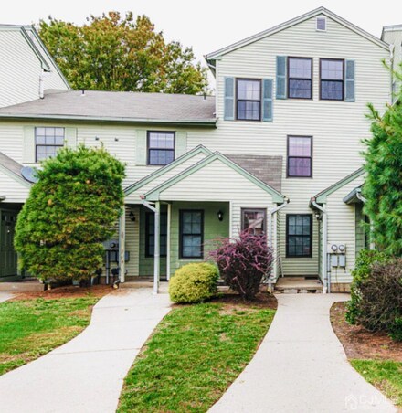 904 Woodbridge Commons Way, Iselin, NJ 08830