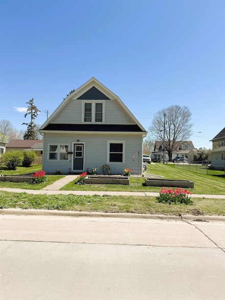 507 N 2nd St, Bellevue, IA 52031