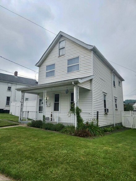 115 Franklin Ave, Vandergrift, PA 15690
