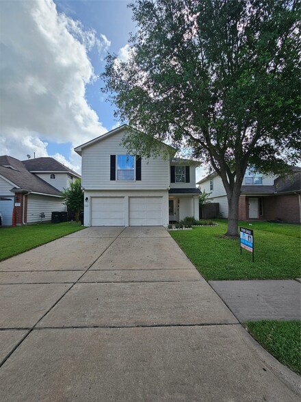 9207 Dairy View Ln, Houston, TX 77099
