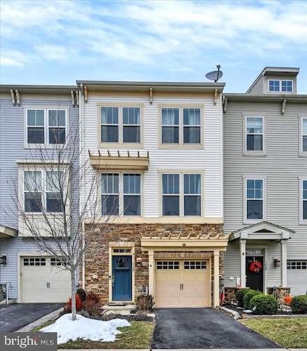 110 Nandina Ln, Glen Burnie, MD 21060