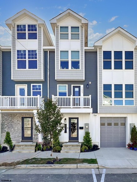 100 N Monroe Ave, Margate City, NJ 08402