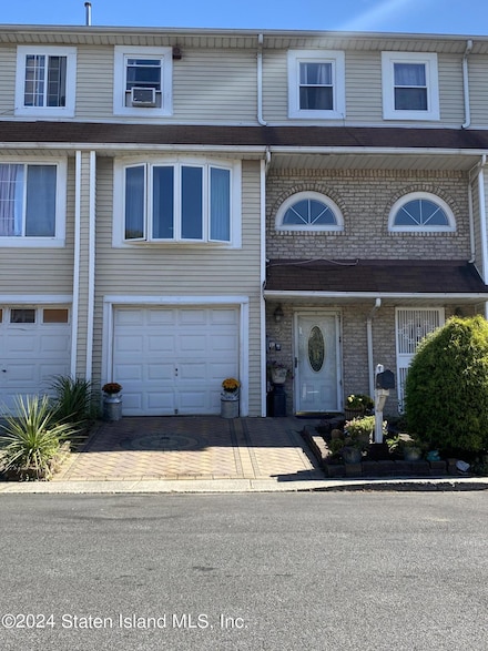 52 Eleanor Place, Staten Island, NY 10303