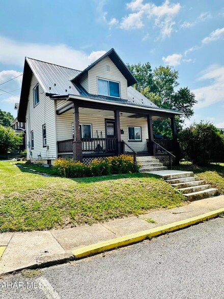 330 N 3rd St, Mc Connellsburg, PA 17233