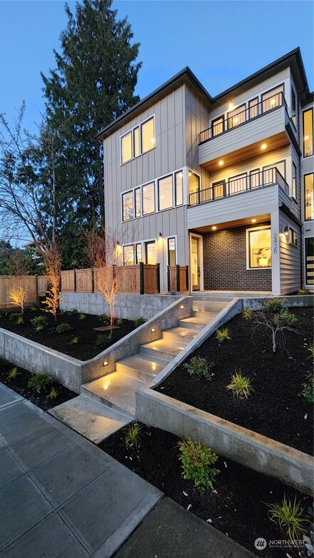 2438 3rd Ave W, Seattle, WA 98119