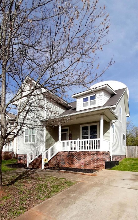 835 4th St, Statesville, NC 28677