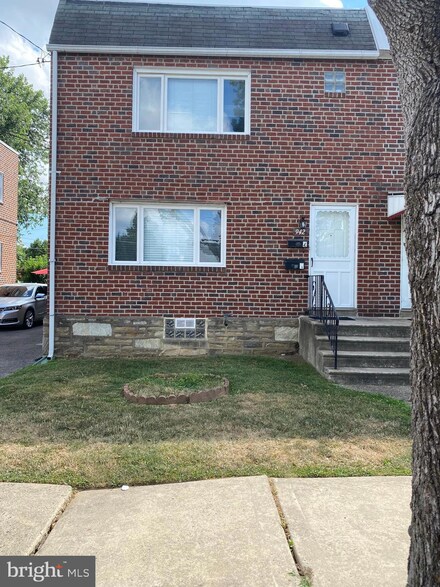 942 Faunce St, Philadelphia, PA 19111