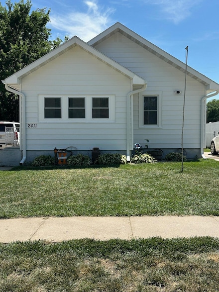2411 W 7th St, Hastings, NE 68901