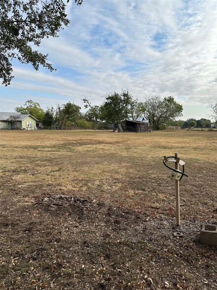1132 Seydler St, Gonzales, TX 78629