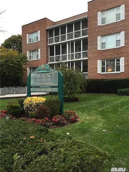 240 Central Ave Unit 2 F, Lawrence, NY 11559