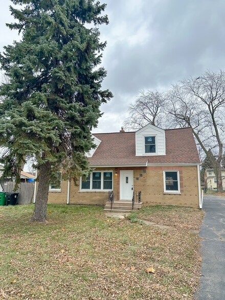 6755 La Porte Ct, Bridgeview, IL 60455