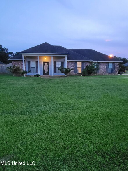 501 Fairway Ave, Byram, MS 39272