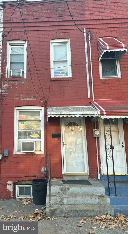 33 Kirkbride Ave, Ewing, NJ 08638