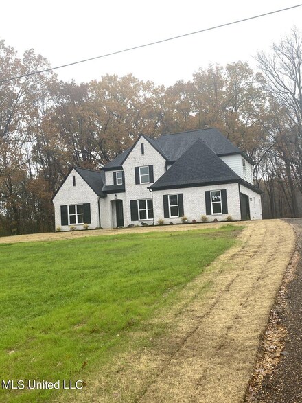 4478 Nesbit Rd, Nesbit, MS 38651