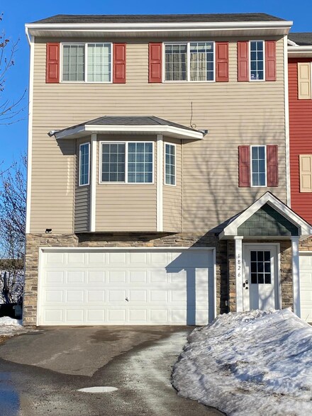 1826 Buchanan St SE, Cambridge, MN 55008