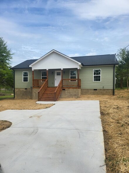 1465 Leonard Bridge Rd, Chatsworth, GA 30705