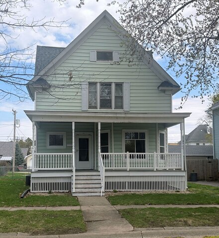 425 N 10th St, Rochelle, IL 61068