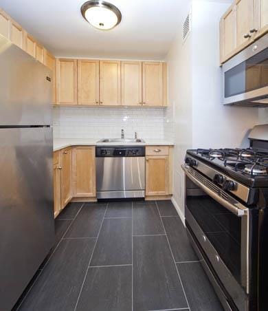 350 E 62nd St Unit 4A, New York, NY 10065
