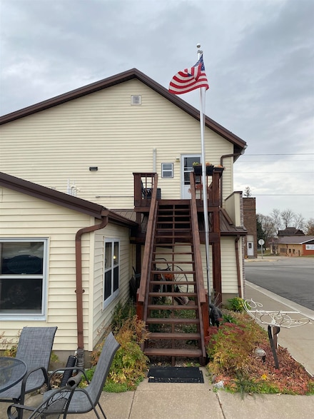 102 E Main St, Cobb, WI 53526