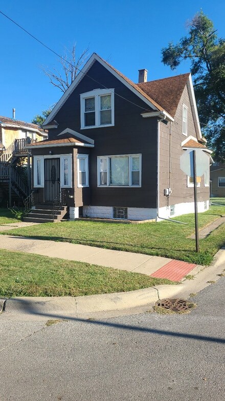 2 E 137th Place, Riverdale, IL 60827