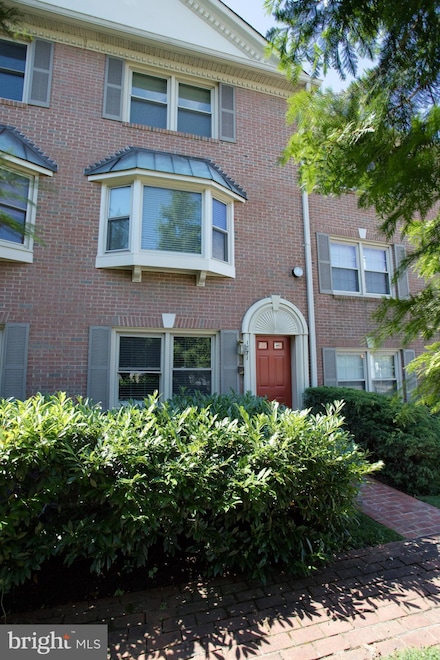 1871 N Adams St, Arlington, VA 22201