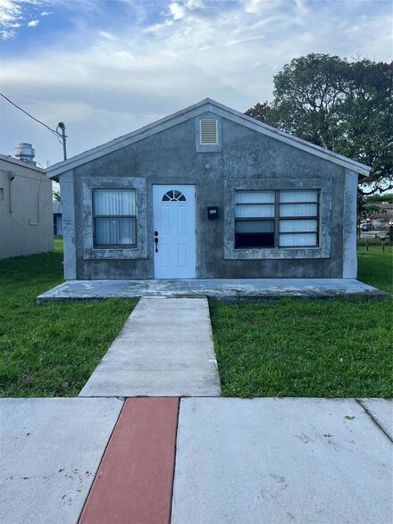 905 Martin Luther King Blvd, Pompano Beach, FL 33060