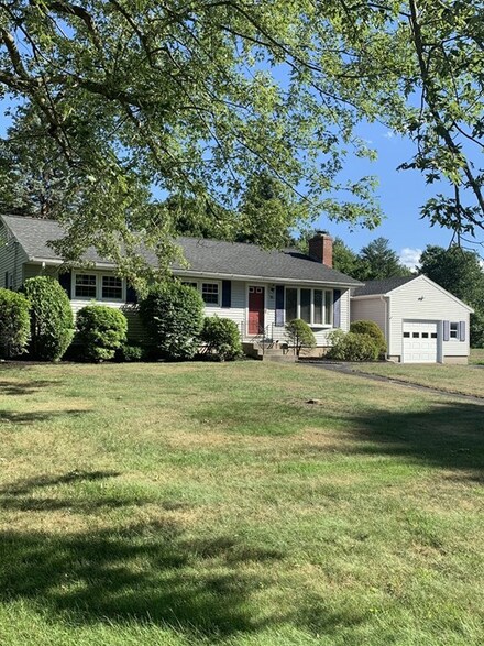90 Rolling Acres Rd, Lunenburg, MA 01462