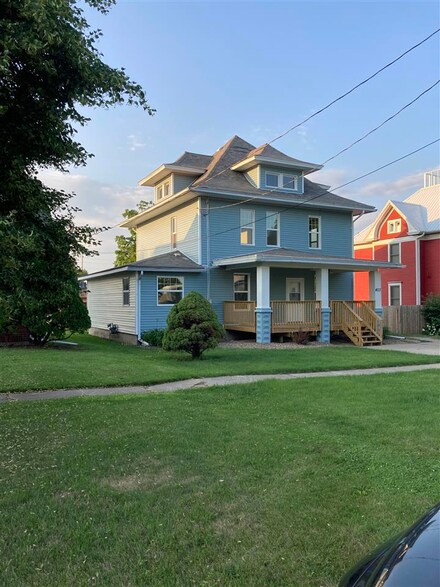 403 Clark St, Dysart, IA 52224
