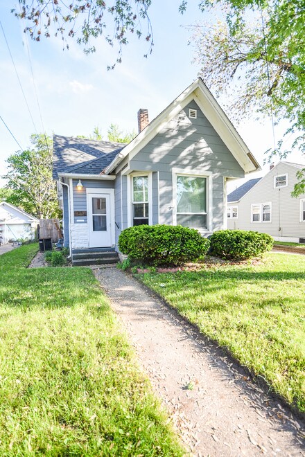 1014 W 6th St, Dixon, IL 61021
