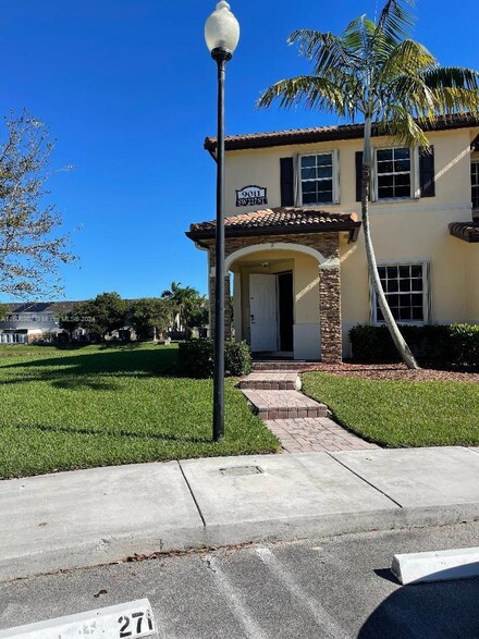 9011 SW 227th St Unit 9, Cutler Bay, FL 33190